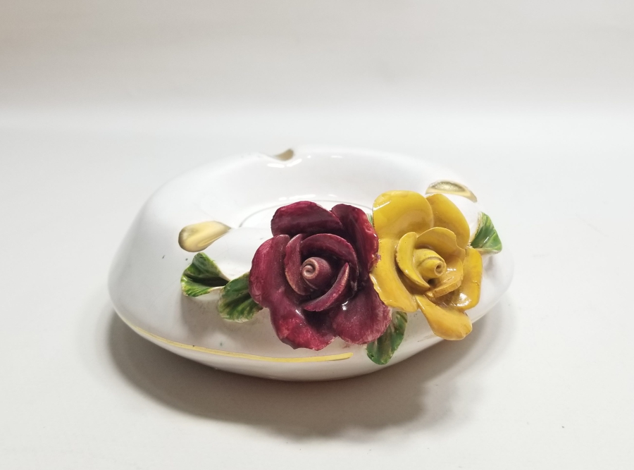 KABARTMA İŞÇİLİKLİ YERLİ YAPIM ALTIN VARAKLI SERAMİK KÜLLÜK