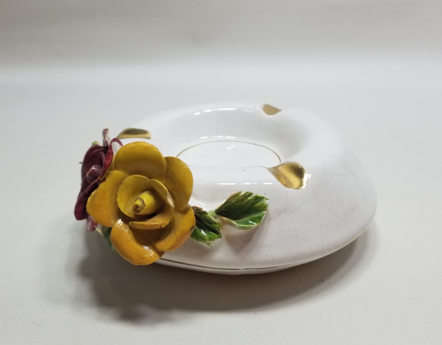 KABARTMA İŞÇİLİKLİ YERLİ YAPIM ALTIN VARAKLI SERAMİK KÜLLÜK