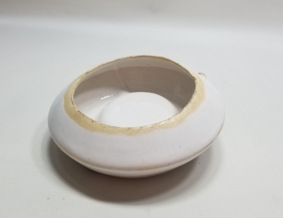 KABARTMA İŞÇİLİKLİ YERLİ YAPIM ALTIN VARAKLI SERAMİK KÜLLÜK