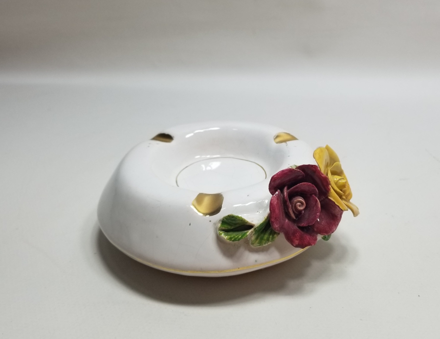 KABARTMA İŞÇİLİKLİ YERLİ YAPIM ALTIN VARAKLI SERAMİK KÜLLÜK