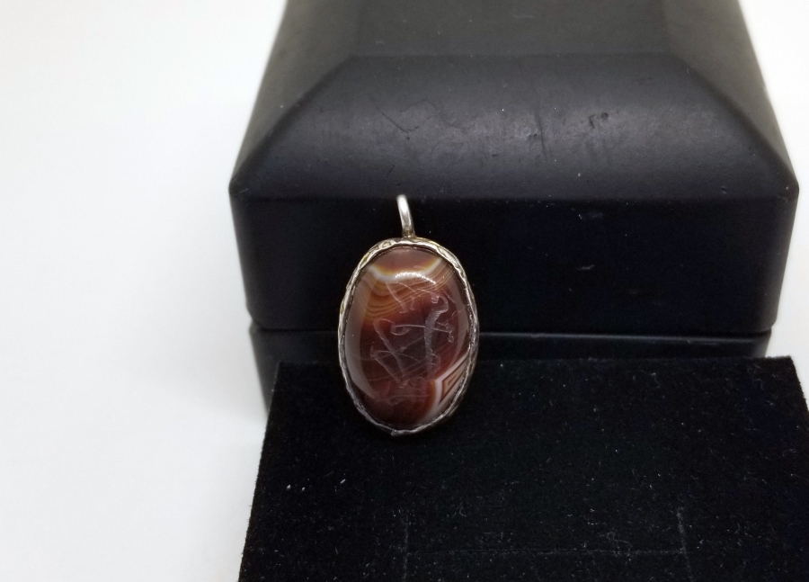 ÜZERİ DUALI AKİK TAŞLI GÜMÜŞ KOLYE UCU