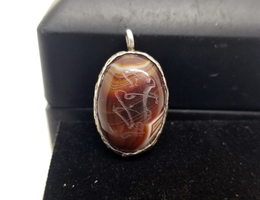 ÜZERİ DUALI AKİK TAŞLI GÜMÜŞ KOLYE UCU