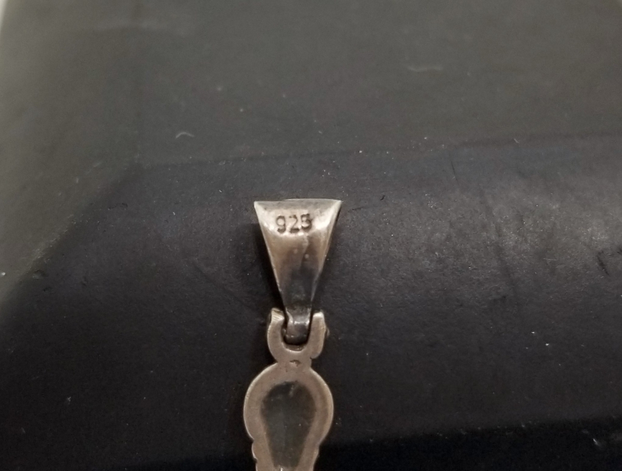 GÜRZ FORMUNDA YAPILMIŞ GÜMÜŞ KOLYE UCU