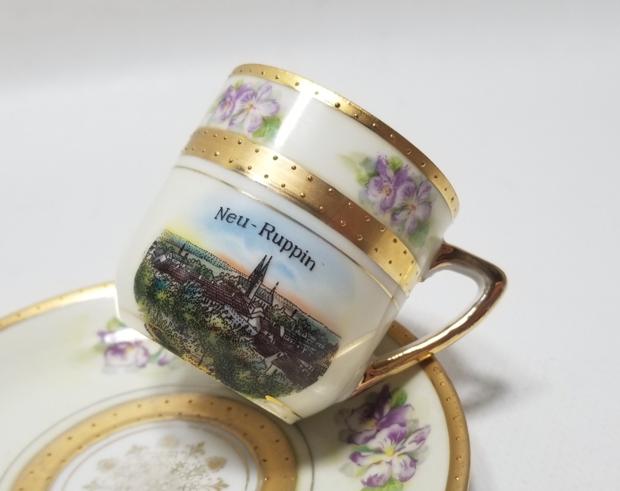 ÜZERİ ALTIN VARAKLI ANTİKA KAHVE FİNCANI