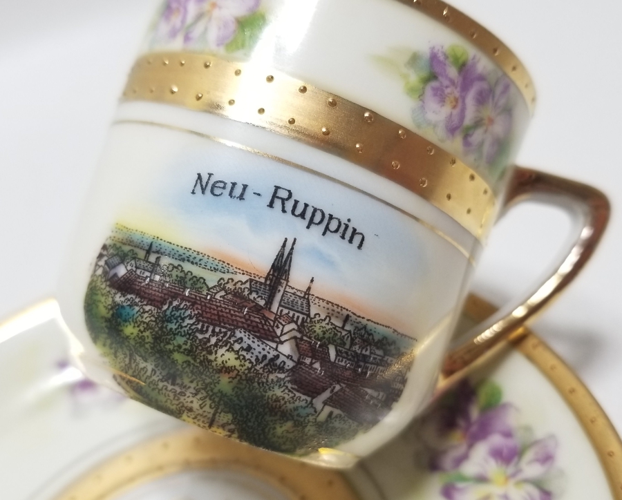 ÜZERİ ALTIN VARAKLI ANTİKA KAHVE FİNCANI