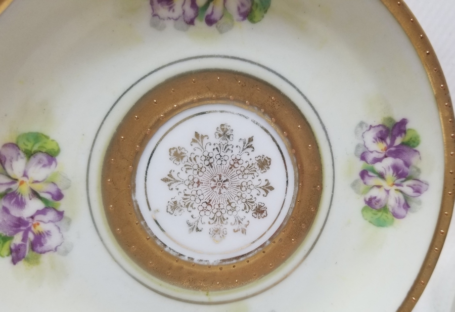 ÜZERİ ALTIN VARAKLI ANTİKA KAHVE FİNCANI