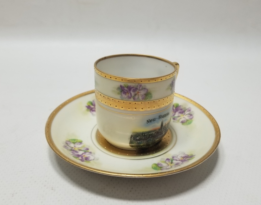 ÜZERİ ALTIN VARAKLI ANTİKA KAHVE FİNCANI