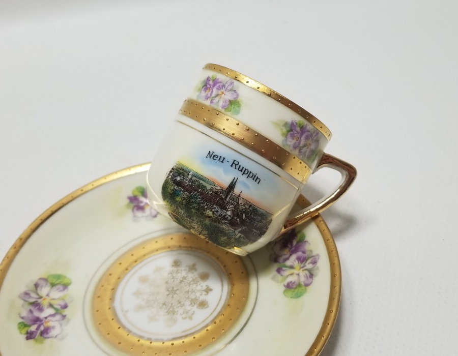 ÜZERİ ALTIN VARAKLI ANTİKA KAHVE FİNCANI