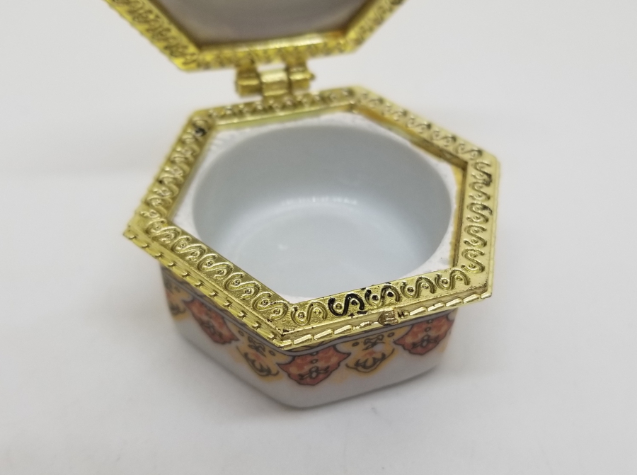 ÜZERİ YAZILI ANTİKA PORSELEN MÜCEVHER KUTUSU