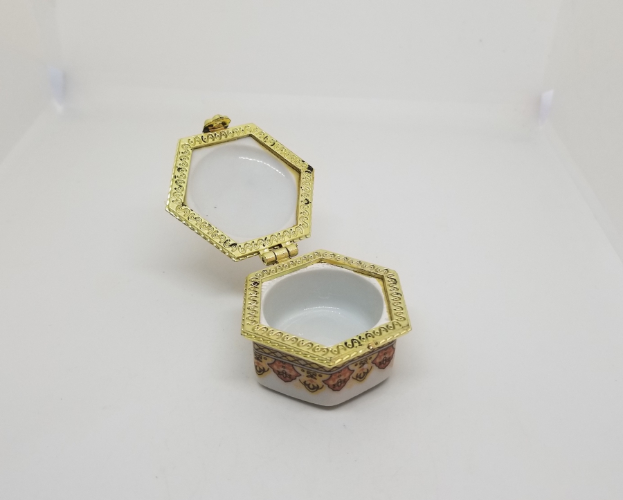 ÜZERİ YAZILI ANTİKA PORSELEN MÜCEVHER KUTUSU