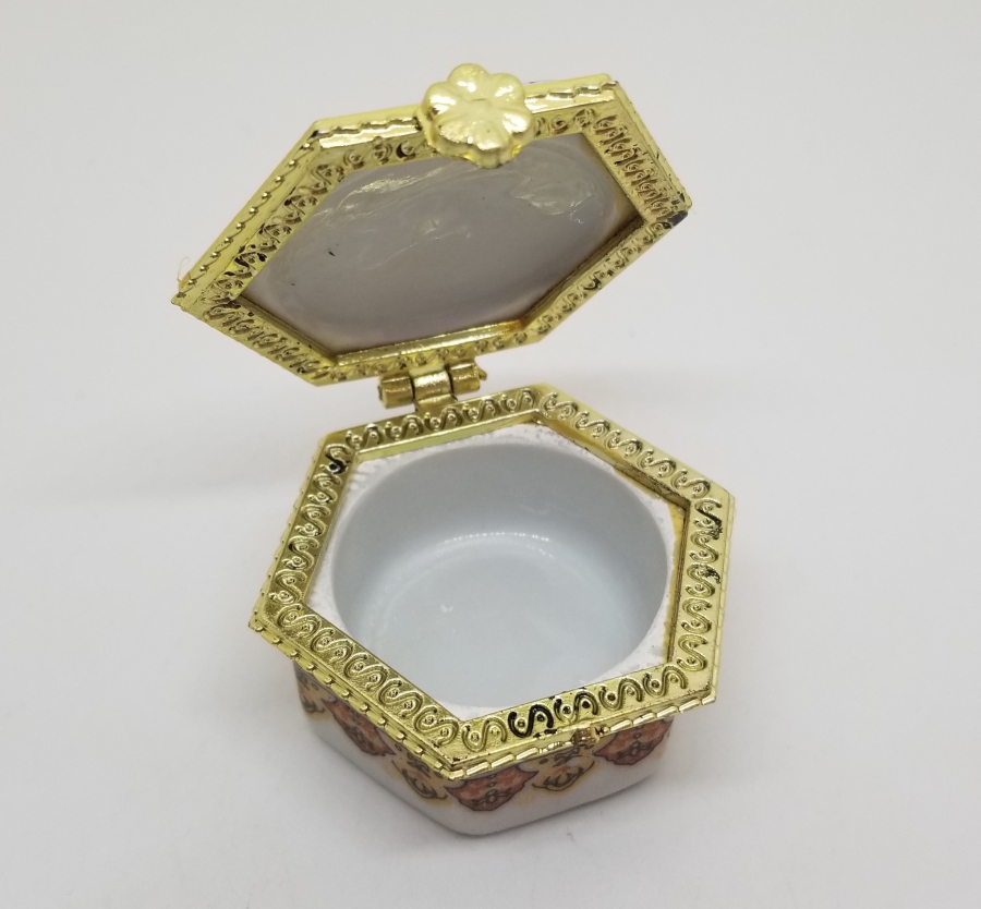 ÜZERİ YAZILI ANTİKA PORSELEN MÜCEVHER KUTUSU