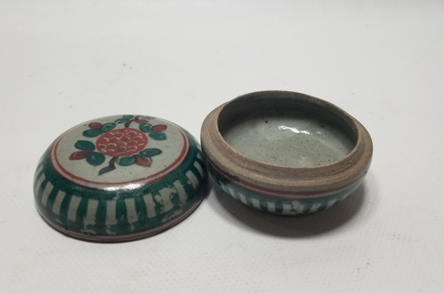 ALTI YAZILI UZAKDOĞU YAPIMI ANTİKA MÜREKKEP KASESİ