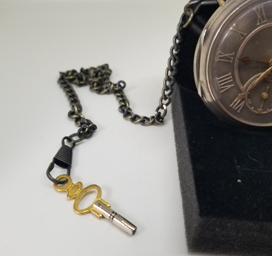 NADİR TİPTE GÜMÜŞ KASA YARIM PRİOR CEP SAATİ