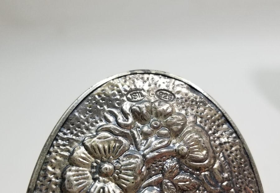 KABARTMA İŞÇİLİKLİ ANTİKA GÜMÜŞ EL AYNASI