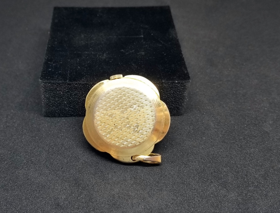 PAPATYA FORMUNDA YAPILMIŞ ALTIN KAPLAMA ANTİKA KURMALI KOLYE SAAT