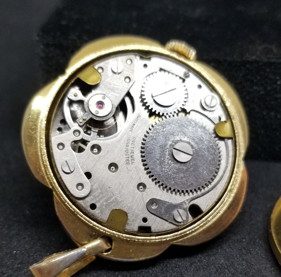 PAPATYA FORMUNDA YAPILMIŞ ALTIN KAPLAMA ANTİKA KURMALI KOLYE SAAT