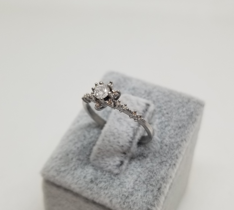 YILDIZ FORMLU PIRLANTA TAŞLI TEKTAŞ YÜZÜK