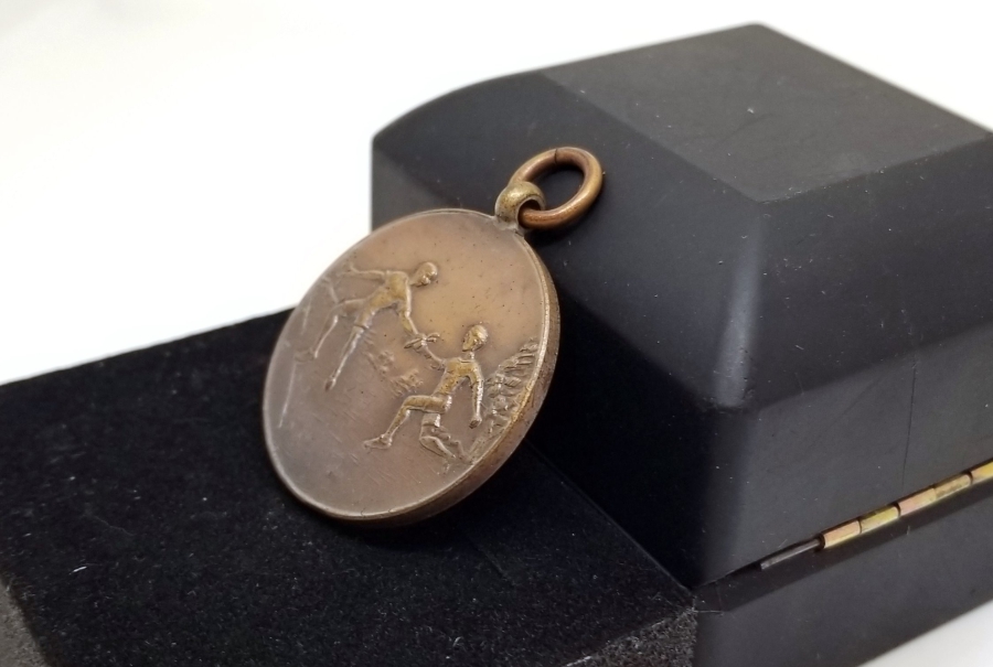 ANTİKA BAYRAK YARIŞI MADALYASI