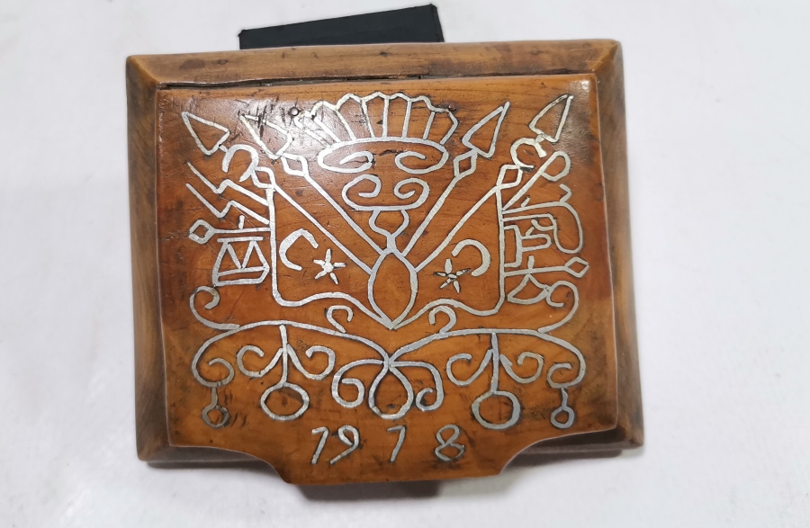 GÜMÜŞ ÇAKMA İŞÇİLİKLİ ESARET YADİGARI NADİR EL YAPIMI TÜTÜN TABAKASI