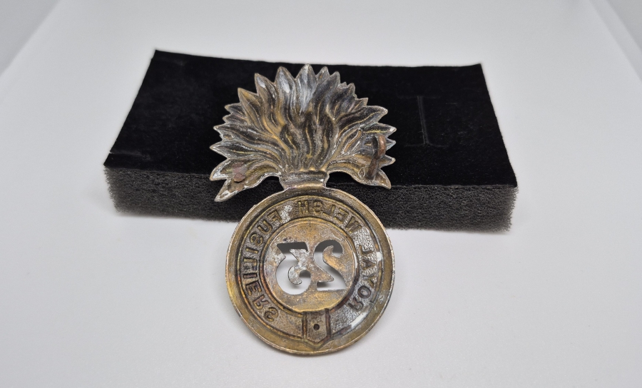 1. DÜNYA SAVAŞI DÖNEMİ NADİR TİPTE İNGİLİZ TOPÇU SUBAY KASKI KOKARTI