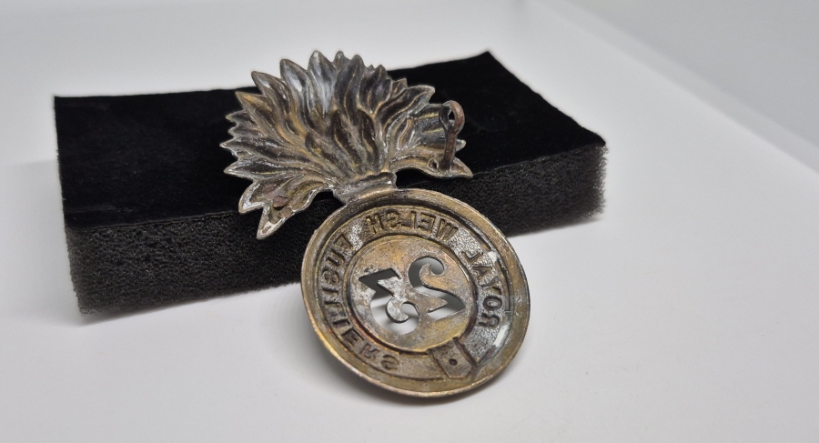 1. DÜNYA SAVAŞI DÖNEMİ NADİR TİPTE İNGİLİZ TOPÇU SUBAY KASKI KOKARTI