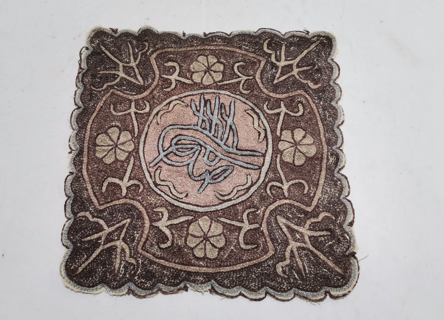 SUZANİ İŞÇİLİKLİ İPEK VE GÜMÜŞ SIRMALI OSMANLI DÖNEMİ YASTIK YÜZÜ