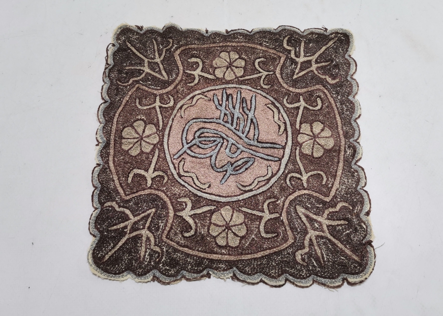 SUZANİ İŞÇİLİKLİ İPEK VE GÜMÜŞ SIRMALI OSMANLI DÖNEMİ YASTIK YÜZÜ