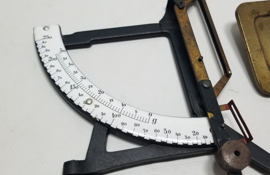 PORSELEN KADRANLI ANTİKA POSTA TERAZİSİ