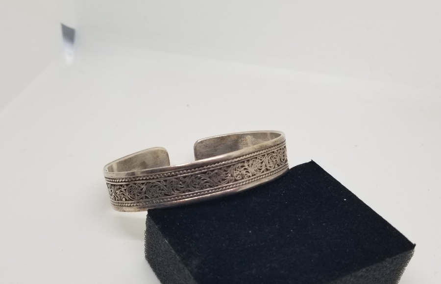 KABARTMA İŞÇİLİKLİ GÜMÜŞ BİLEZİK - BİLEKLİK