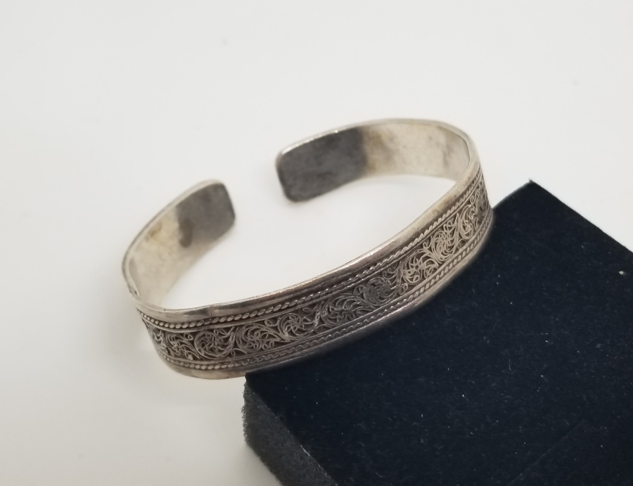 KABARTMA İŞÇİLİKLİ GÜMÜŞ BİLEZİK - BİLEKLİK