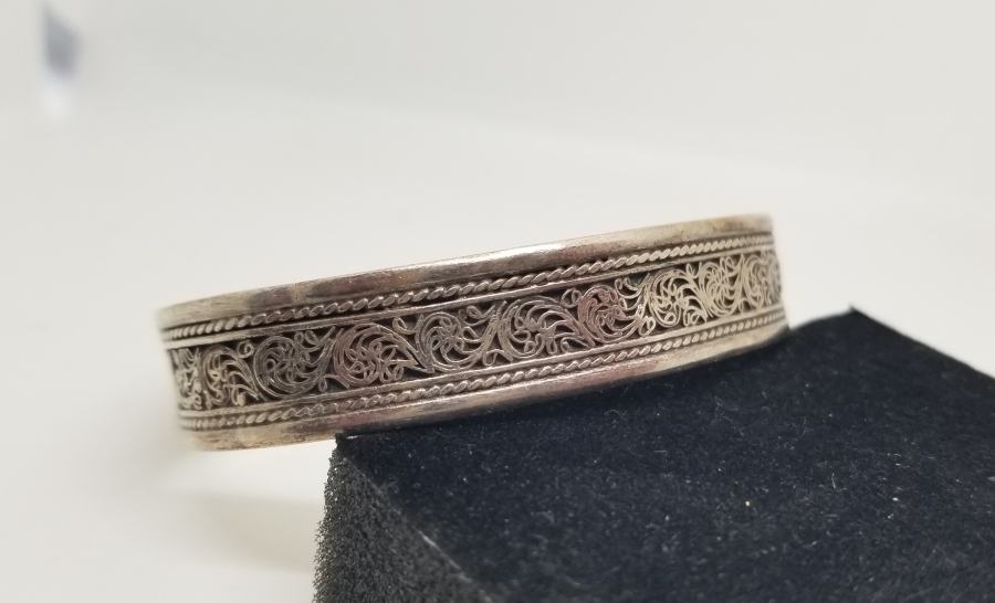 KABARTMA İŞÇİLİKLİ GÜMÜŞ BİLEZİK - BİLEKLİK