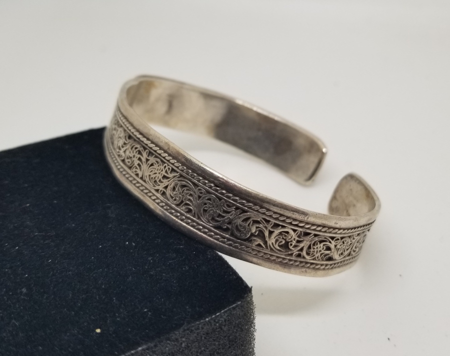 KABARTMA İŞÇİLİKLİ GÜMÜŞ BİLEZİK - BİLEKLİK