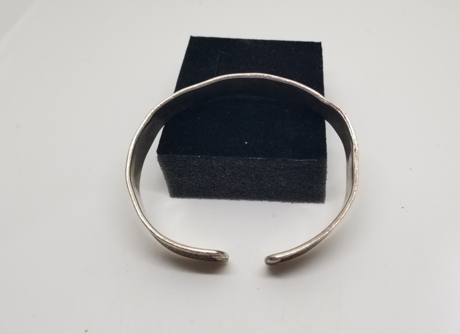 KABARTMA İŞÇİLİKLİ GÜMÜŞ BİLEZİK - BİLEKLİK