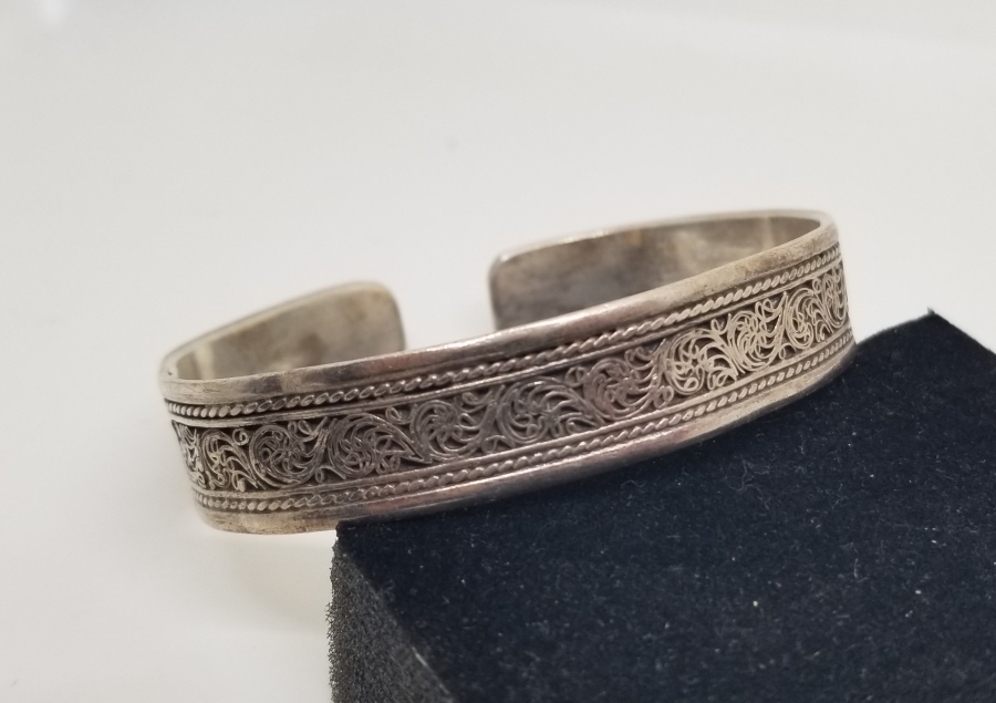 KABARTMA İŞÇİLİKLİ GÜMÜŞ BİLEZİK - BİLEKLİK