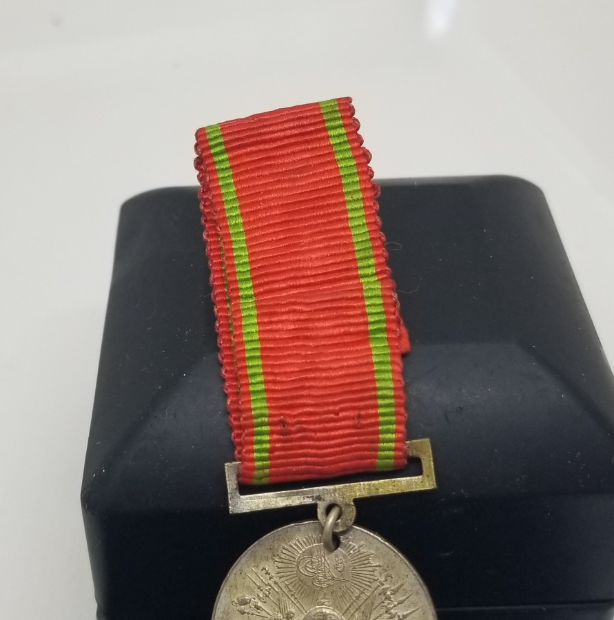 ORİJİNAL İPEK ASKISIYLA GÜMÜŞ LİYAKAT MADALYASI