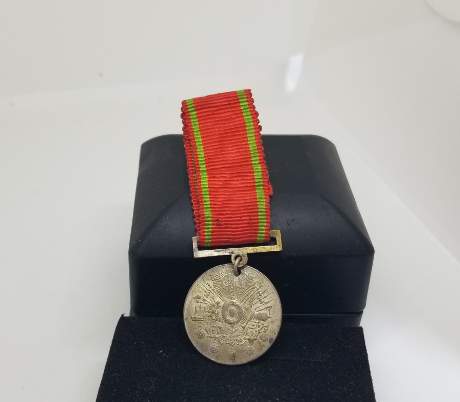 ORİJİNAL İPEK ASKISIYLA GÜMÜŞ LİYAKAT MADALYASI