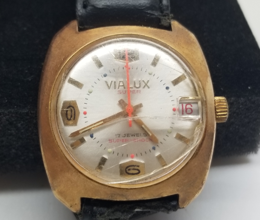 VIALUX MARKA KURMALI VE TAKVİMLİ ALTIN KAPLAMA ANTİKA KOL SAATİ