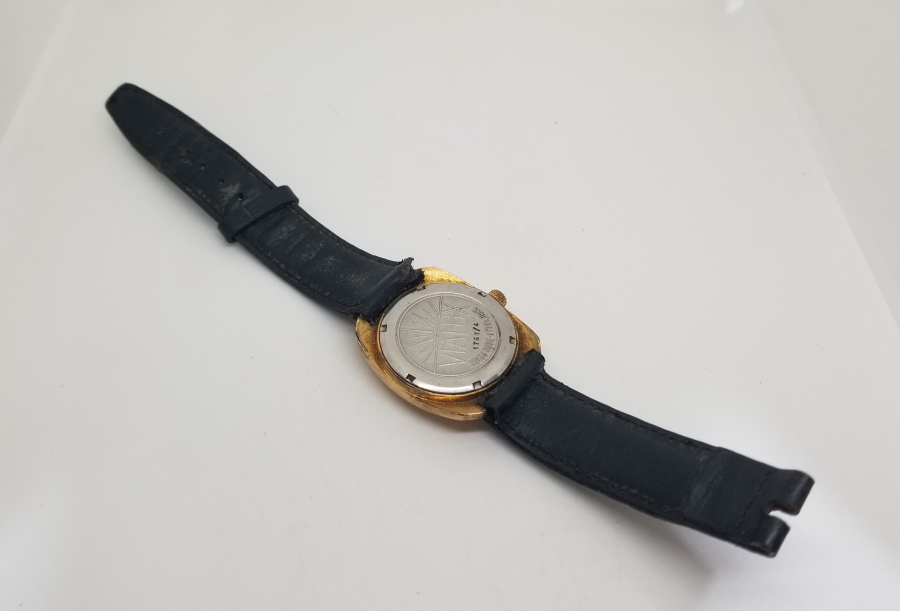 VIALUX MARKA KURMALI VE TAKVİMLİ ALTIN KAPLAMA ANTİKA KOL SAATİ