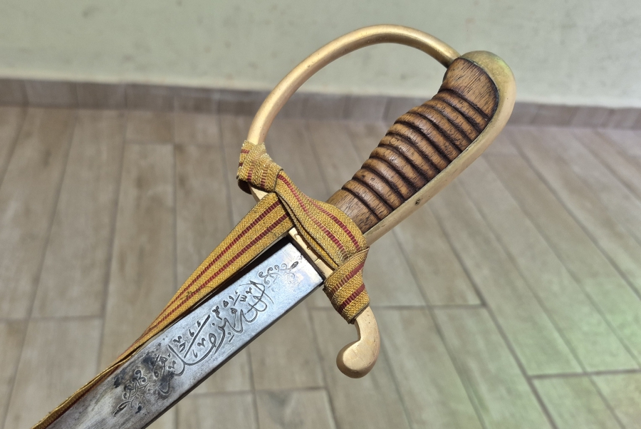 ORİJİNAL PÜSKÜLÜYLE UZUN TİP ALLAH BİZİMLE YAZILI SUBAY KILICI