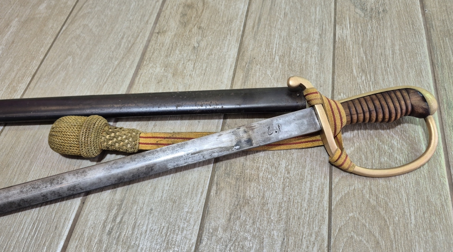 ORİJİNAL PÜSKÜLÜYLE UZUN TİP ALLAH BİZİMLE YAZILI SUBAY KILICI