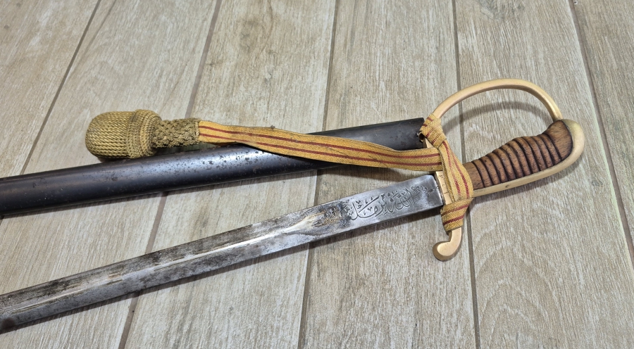 ORİJİNAL PÜSKÜLÜYLE UZUN TİP ALLAH BİZİMLE YAZILI SUBAY KILICI