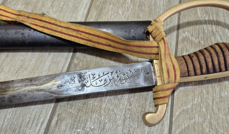 ORİJİNAL PÜSKÜLÜYLE UZUN TİP ALLAH BİZİMLE YAZILI SUBAY KILICI