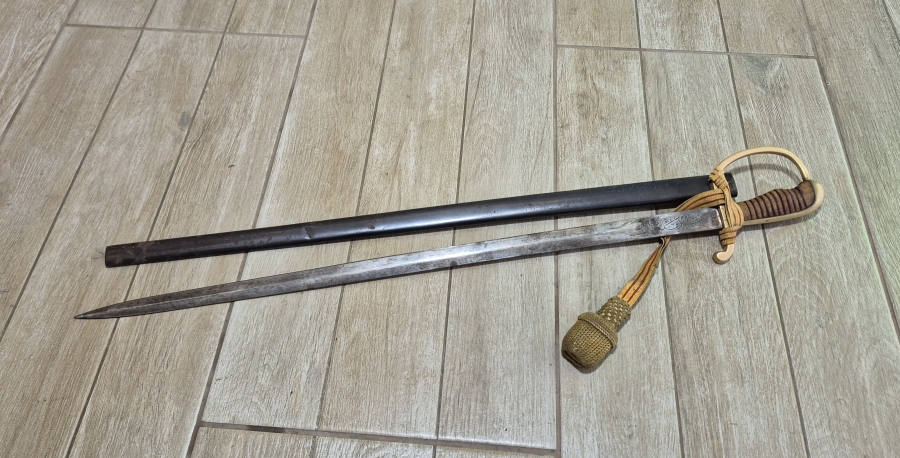 ORİJİNAL PÜSKÜLÜYLE UZUN TİP ALLAH BİZİMLE YAZILI SUBAY KILICI