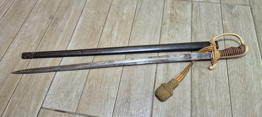 ORİJİNAL PÜSKÜLÜYLE UZUN TİP ALLAH BİZİMLE YAZILI SUBAY KILICI