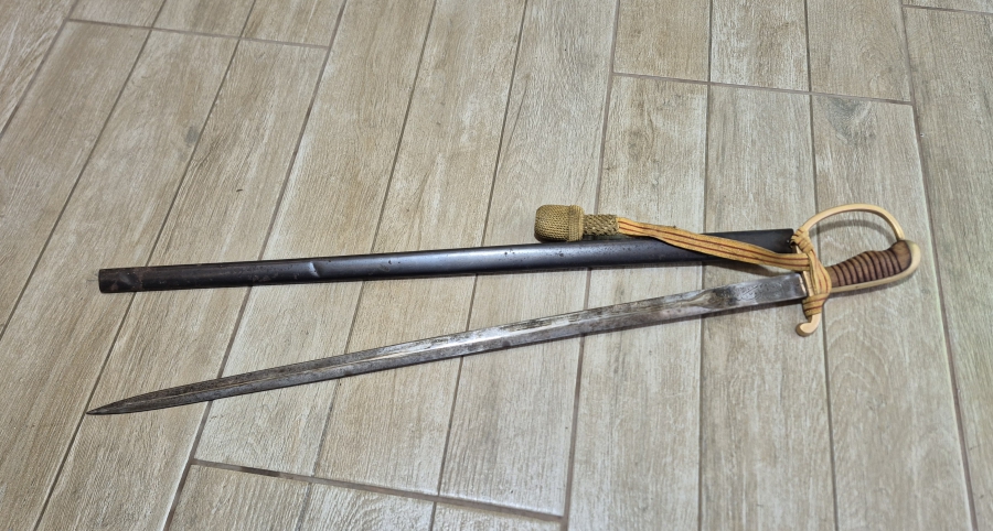 ORİJİNAL PÜSKÜLÜYLE UZUN TİP ALLAH BİZİMLE YAZILI SUBAY KILICI