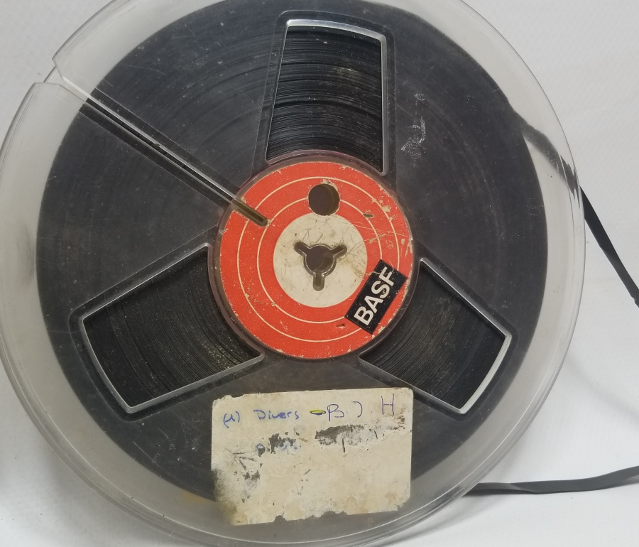 ORİJİNAL KUTUSUNDA İKİ ADET ANTİKA MÜZİK YA DA FİLM BANDI