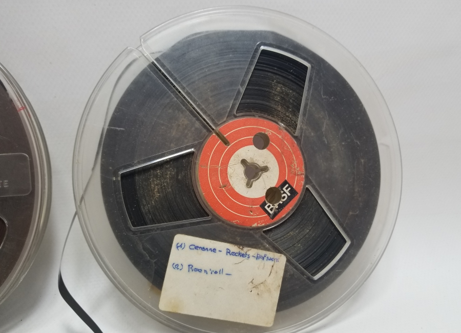 ORİJİNAL KUTUSUNDA İKİ ADET ANTİKA MÜZİK YA DA FİLM BANDI