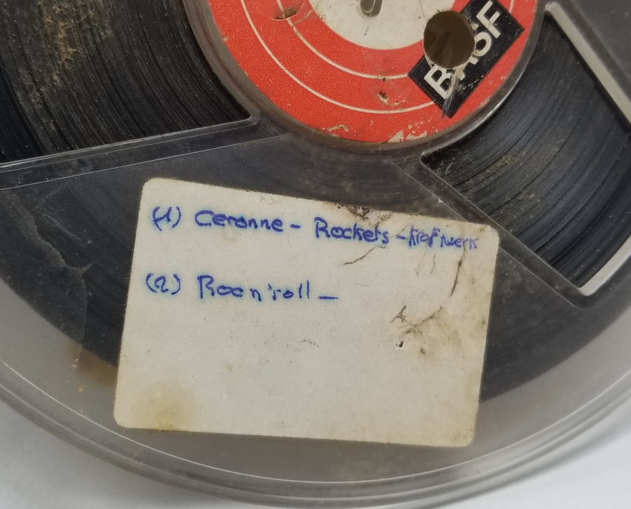 ORİJİNAL KUTUSUNDA İKİ ADET ANTİKA MÜZİK YA DA FİLM BANDI