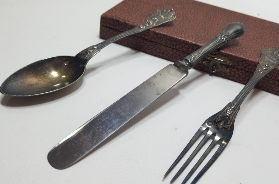 ORİJİNAL KUTUSUNDA TUĞRALI ÇATAL - KAŞIK - BIÇAK SETİ