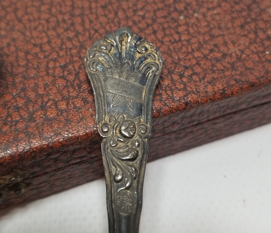 ORİJİNAL KUTUSUNDA TUĞRALI ÇATAL - KAŞIK - BIÇAK SETİ